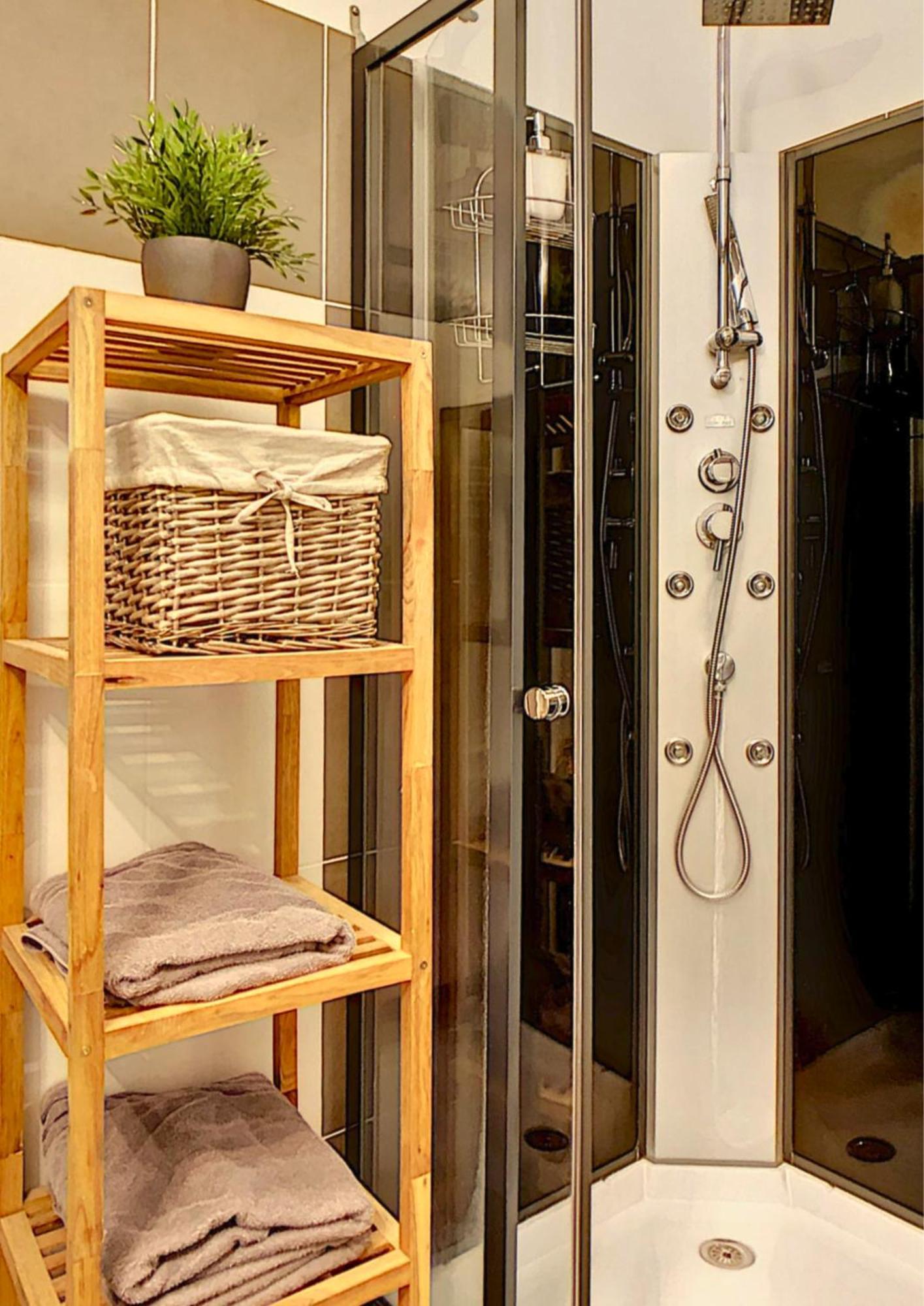 Appartement - Parking Prive Gratuit, Proche Centre-Ville Et Gare De Saint-Omer Apartment *