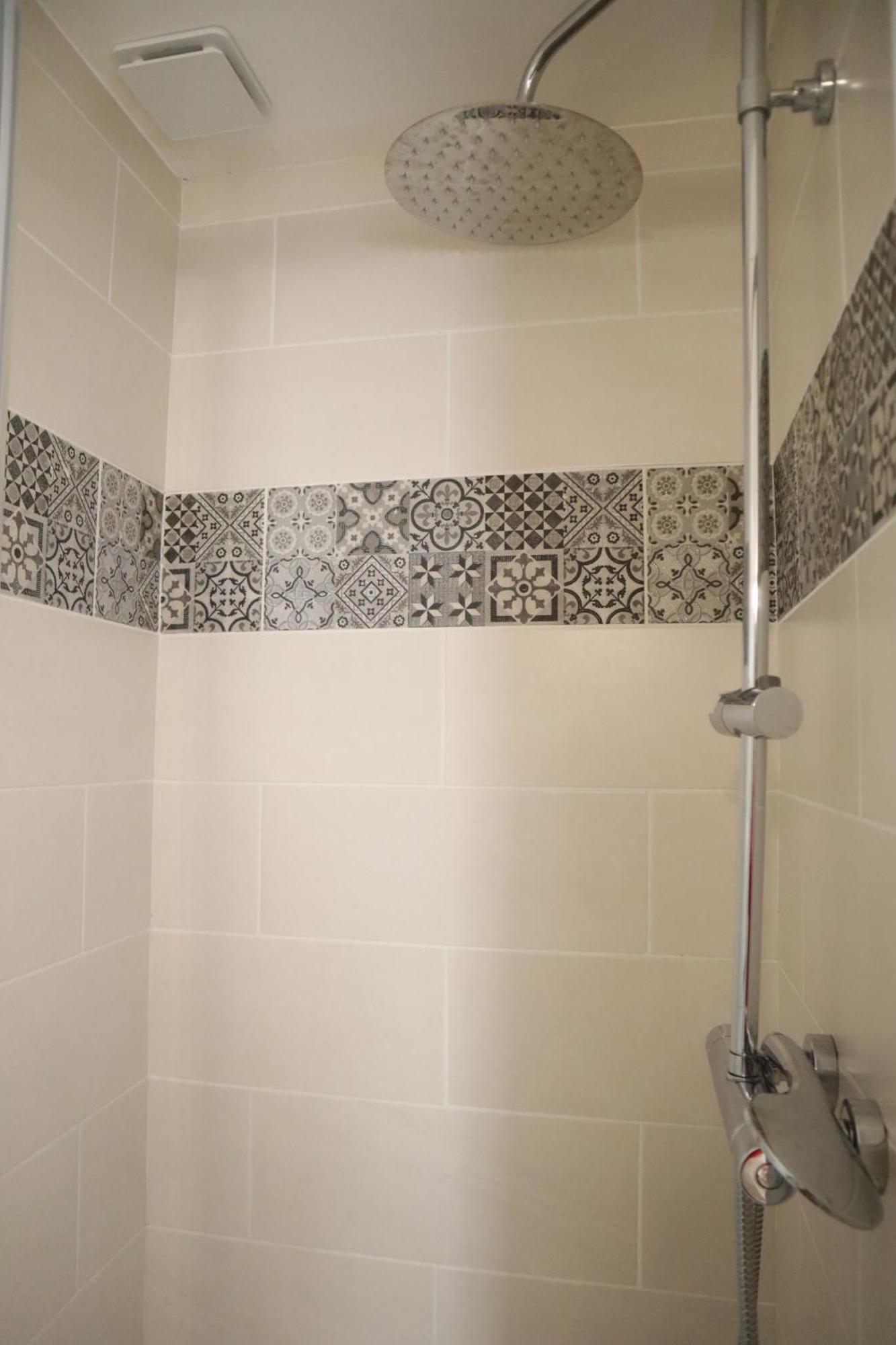 Appartement - Parking Prive Gratuit, Proche Centre-Ville Et Gare De Saint-Omer Apartment