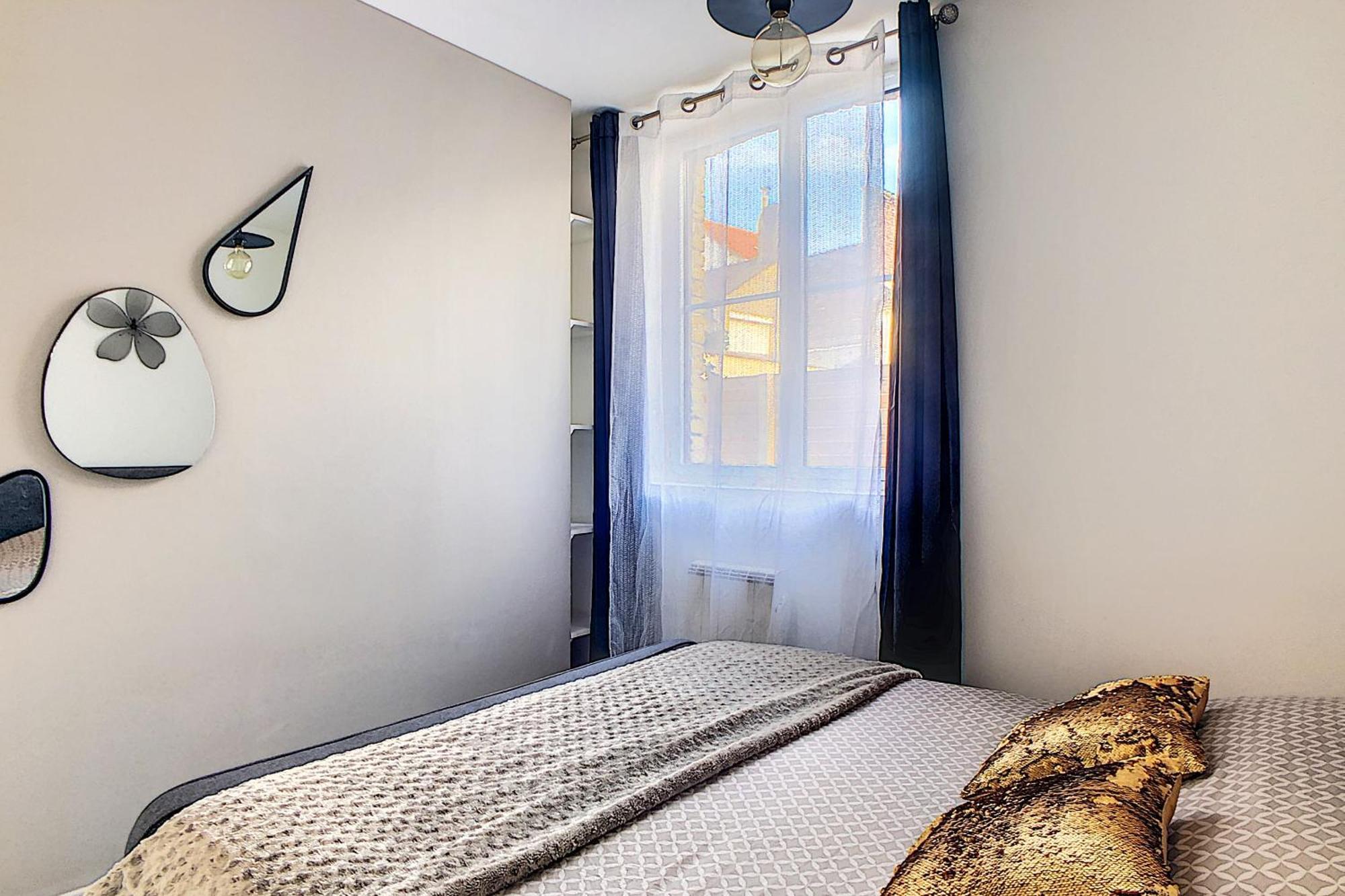 Appartement - Parking Prive Gratuit, Proche Centre-Ville Et Gare De Saint-Omer Apartment *