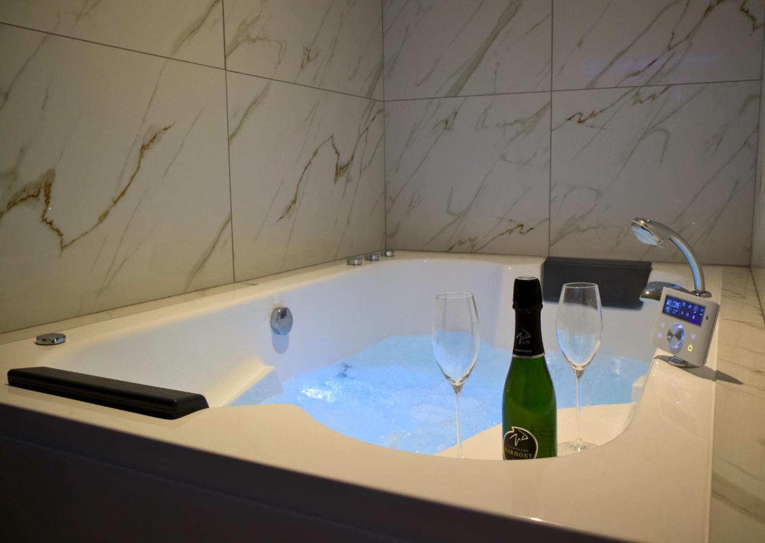 Appartement - Parking Prive Gratuit, Proche Centre-Ville Et Gare De Saint-Omer Saint-Omer (Pas-de-Calais)