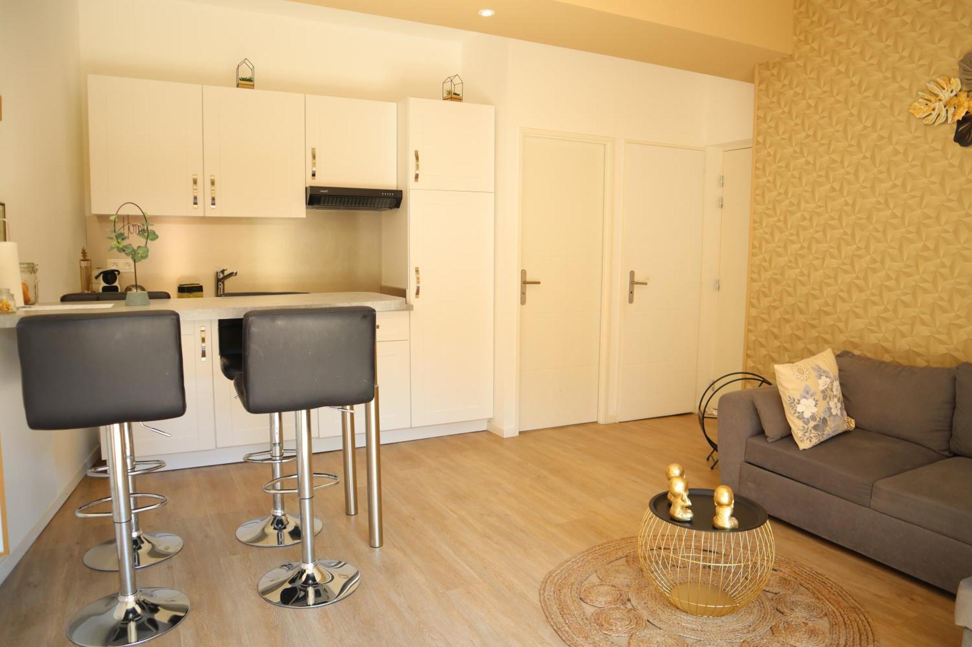 Appartement - Parking Prive Gratuit, Proche Centre-Ville Et Gare De Saint-Omer Apartment