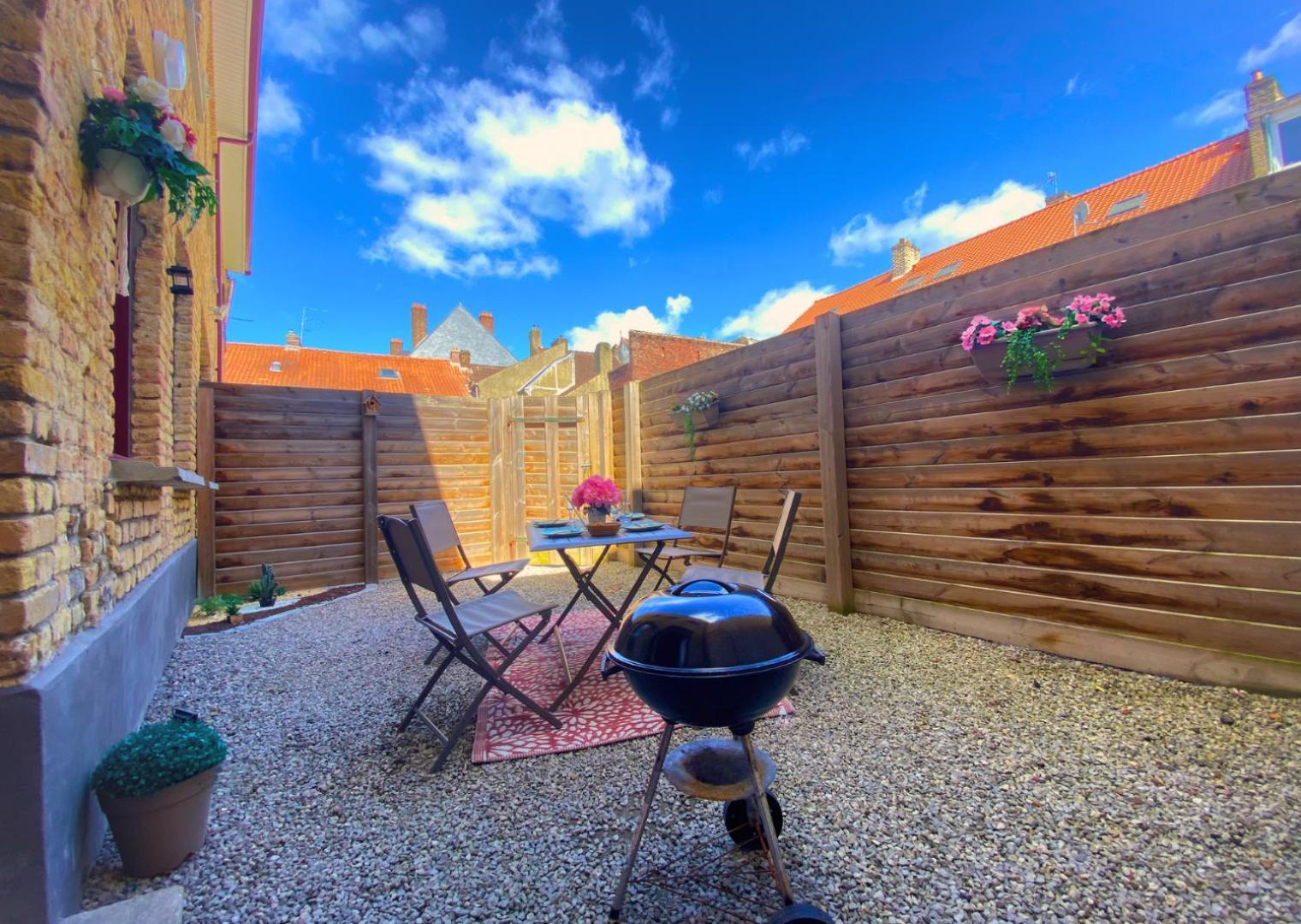 Appartement - Parking Prive Gratuit, Proche Centre-Ville Et Gare De Saint-Omer *