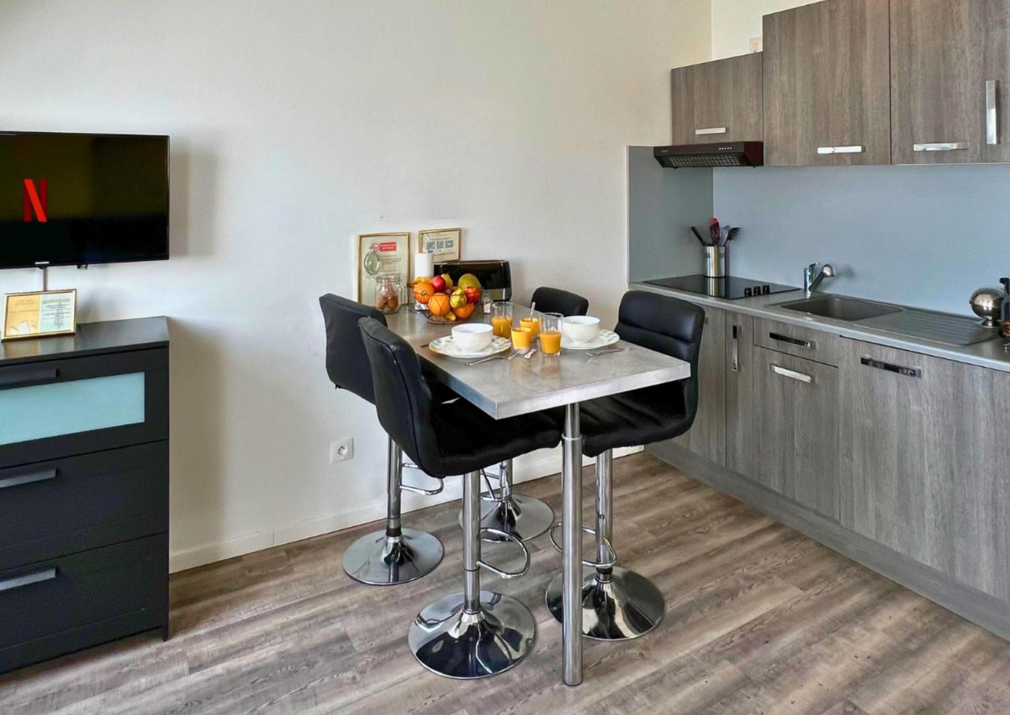 Appartement - Parking Prive Gratuit, Proche Centre-Ville Et Gare De Saint-Omer *